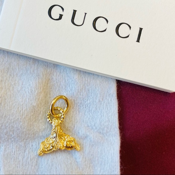 Gucci Tail Fin Charm In Yellow Gold NWT - Picture 5 of 13